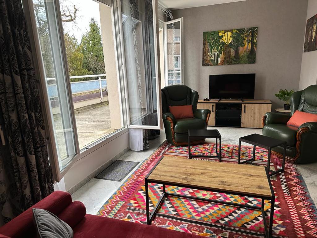 Spacious Flat Close To The Railway Station Troyes Habitación foto