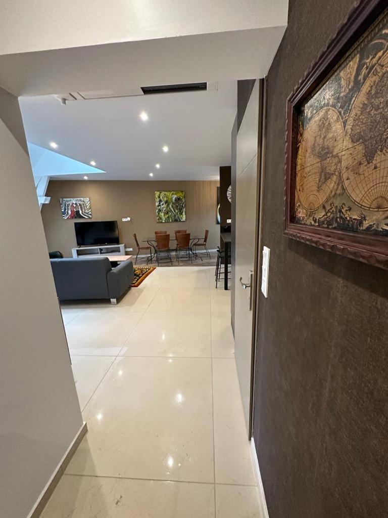 Spacious Flat Close To The Railway Station Troyes Habitación foto