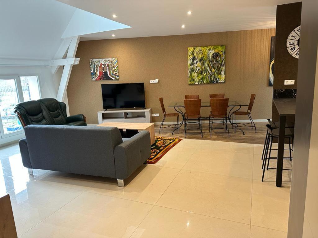 Spacious Flat Close To The Railway Station Troyes Habitación foto
