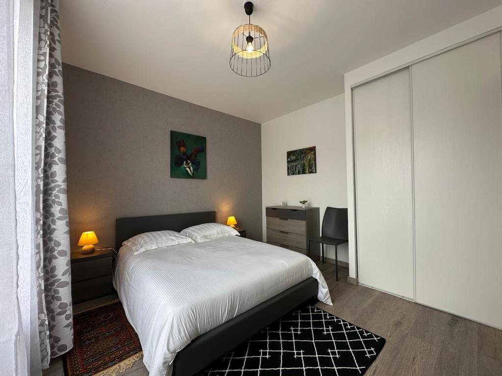 Spacious Flat Close To The Railway Station Troyes Habitación foto