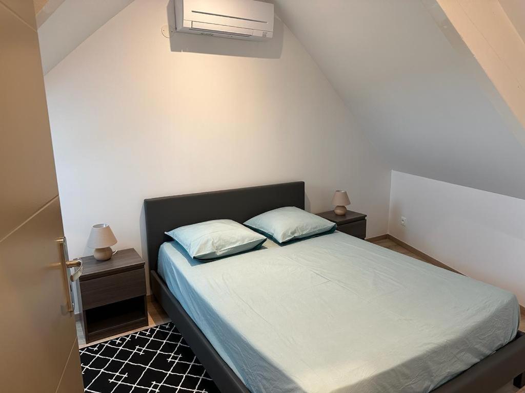 Spacious Flat Close To The Railway Station Troyes Habitación foto