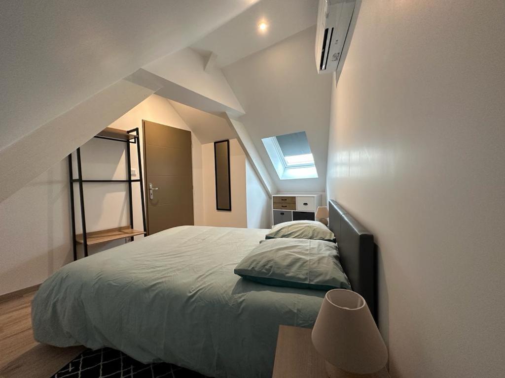 Spacious Flat Close To The Railway Station Troyes Habitación foto